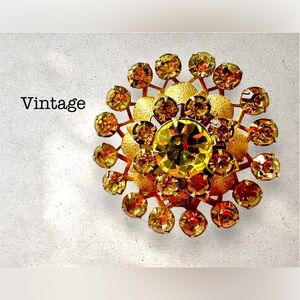 Unique 1950’s vintage brooch in excellent condition.